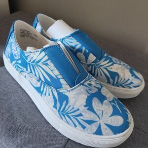 The Maisy Sneaker By Comfortview - Tonal Floral - Size 7.5